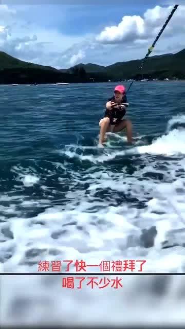 甜美奥莉吃甜点